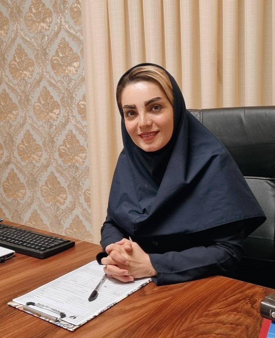 زینب رستم آبادی